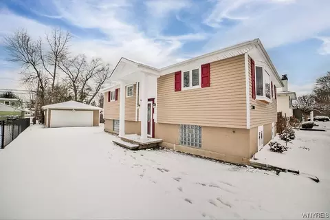 3300 Warner Dr, Grand Island, NY 14072