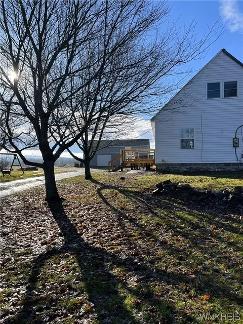 10629 Middle Rd, East Concord, NY 14055