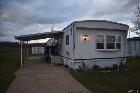 8144 Amy Jenn Dr, Evans, NY 14006