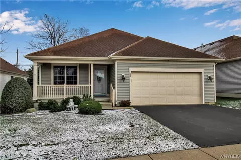 55 Hickory Grove Ln, Cheektowaga, NY 14227