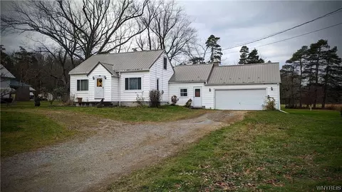 10801 North Rd, Perrysburg, NY 14129