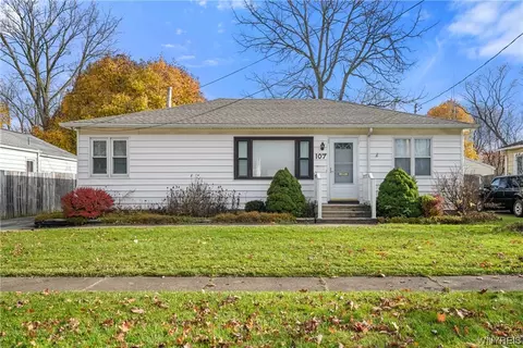 107 Roncroff Dr, North Tonawanda, NY 14120