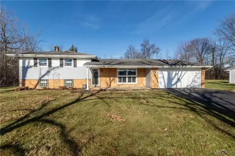 1821 Webb Rd, Grand Island, NY 14072
