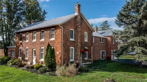 6280 Salt Rd, Clarence, NY 14031