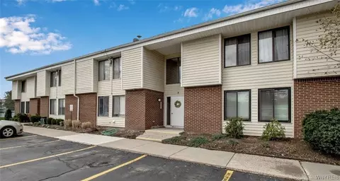 5 Southcreek Ct #D, East Amherst, NY 14051