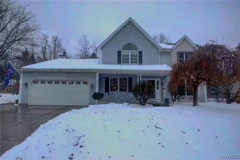 4511 Winding Woods Ln, Hamburg, NY 14075
