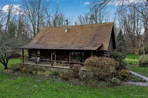 3500 Coomer Rd, Newfane, NY 14108