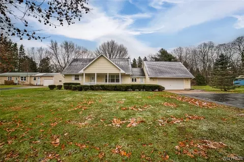3587 Two Rod Rd, East Aurora, NY 14052