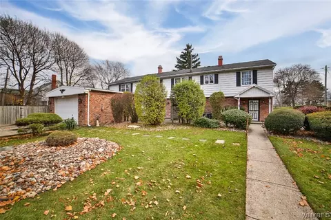 1 Crosby Cir, Amherst, NY 14226
