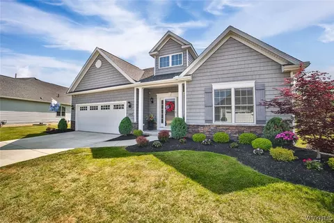 5715 Waterford Ln, Clarence, NY 14032