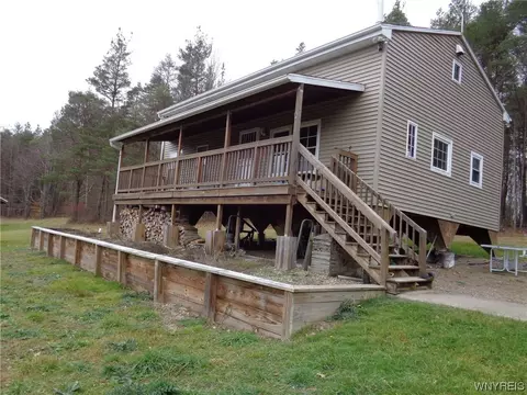 6293 Middle Rd, Belfast, NY 14711