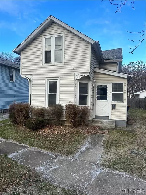 201 Union St, Lockport, NY 14094