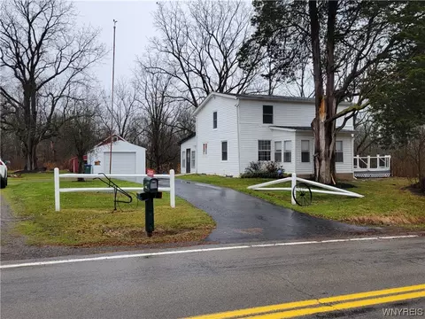 2817 W Creek Rd, Newfane, NY 14108
