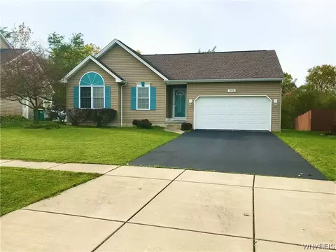 1422 Evergreen Dr, Lake View, NY 14085