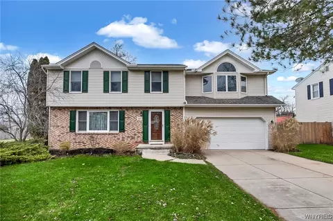 49 Colonial Dr, Grand Island, NY 14072