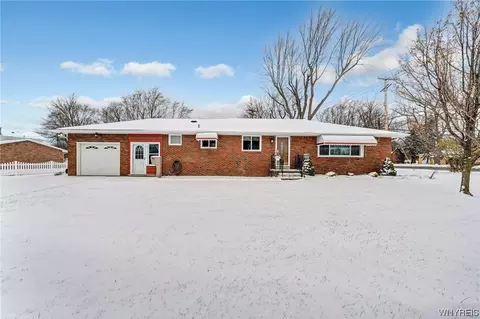 6 Elmsford Dr, West Seneca, NY 14224