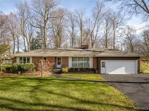 4495 E Overlook Dr, Buffalo, NY 14221