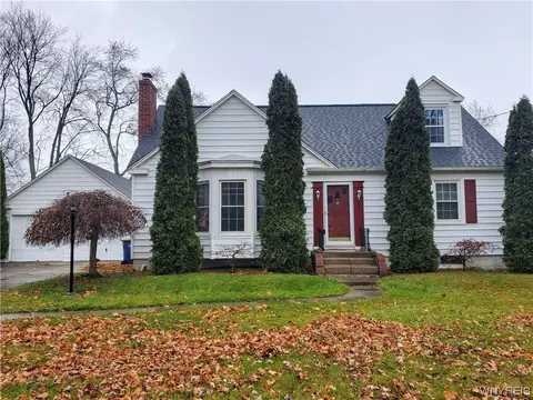 300 Beattie Ave, Lockport, NY 14094
