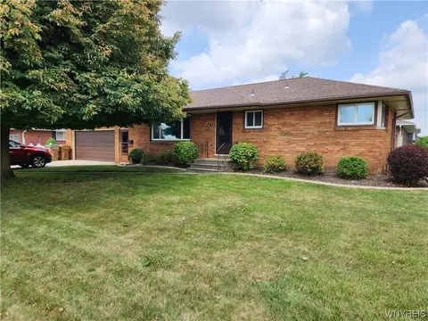 1 Dennis Ln, Cheektowaga, NY 14227