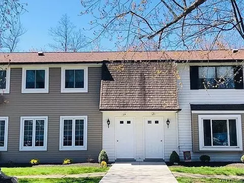 44 Wellington Ct, Amherst, NY 14221