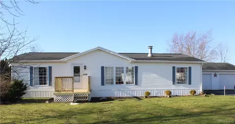5328 S Gravel Rd, Shelby, NY 14103