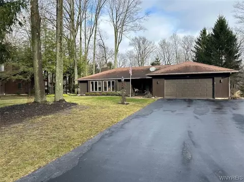 111 Oaknoll Ct, Elma, NY 14059