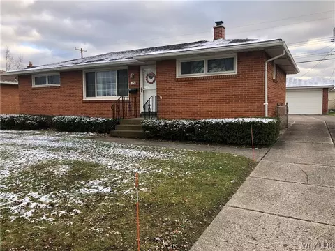 129 Diane Dr, Cheektowaga, NY 14225
