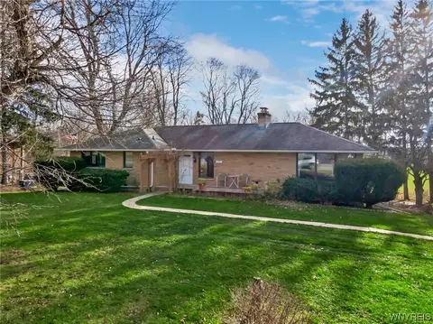 6771 Bear Ridge Rd, Pendleton, NY 14094