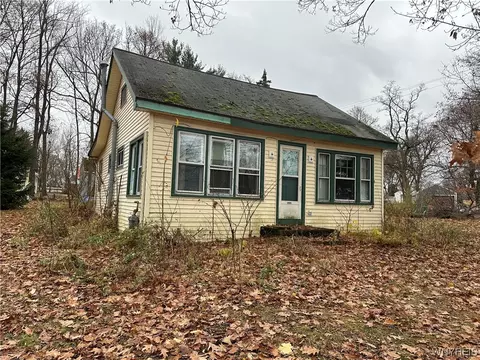 6465 Hamilton Dr, Evans, NY 14047
