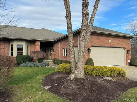 138 Hampton Hill Dr, Amherst, NY 14221