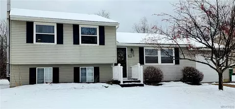 73 Crownview Ter, Hamburg, NY 14075