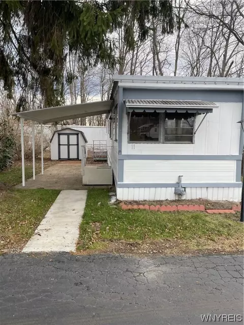 11 Andrus Cir, Hanover, NY 14136