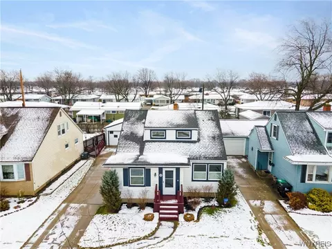 19 Westfall Dr, Tonawanda, NY 14150