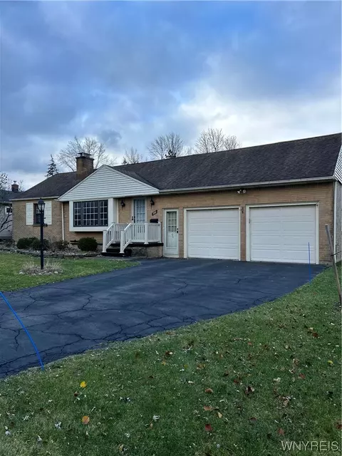 380 Lakewood Pkwy, Amherst, NY 14226