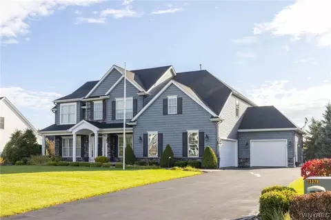 7337 Paddock Ridge Rd, Pendleton, NY 14120