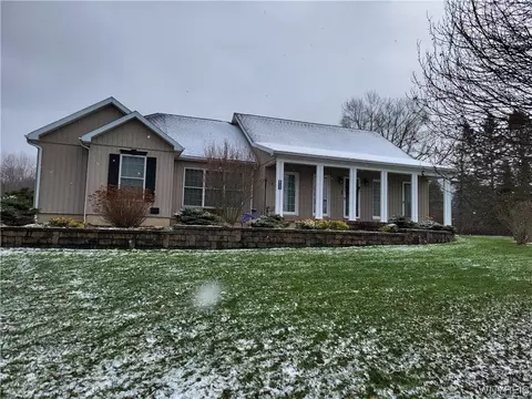 6141 Fairview Ln, Great Valley, NY 14741