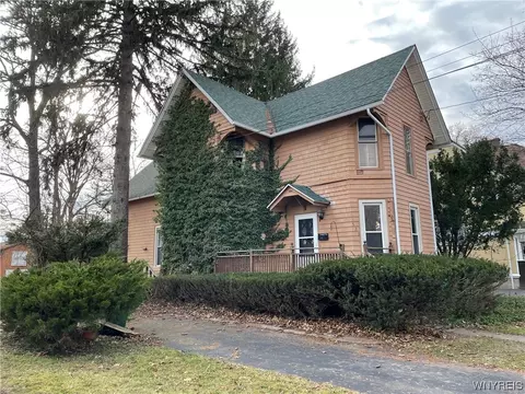 523 Fillmore Ave, Aurora, NY 14052