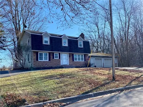 7 Jackson Ave, Batavia, NY 14020