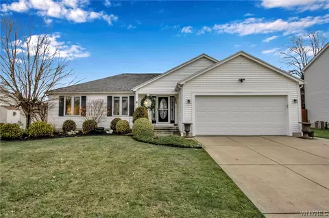 31 Cathedral Dr, West Seneca, NY 14224