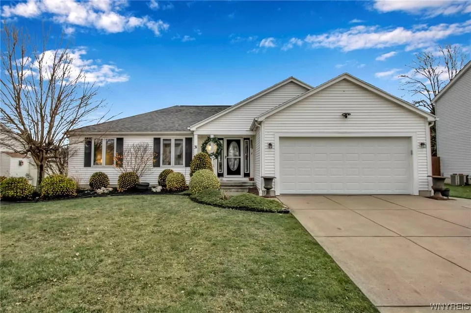 31 Cathedral Dr, West Seneca, NY 14224 38 Photos Movoto