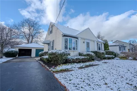 5738 Walden Dr, Lake View, NY 14085