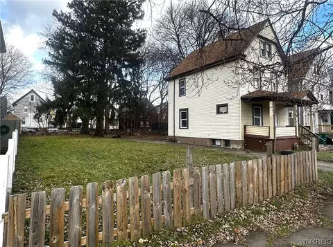 1818 Michigan Ave, Niagara Falls, NY 14305