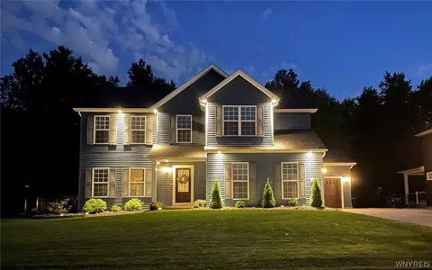 836 Whitehaven Rd, Grand Island, NY 14072