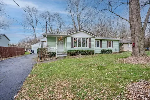 4279 Purdy Rd, Lockport, NY 14094