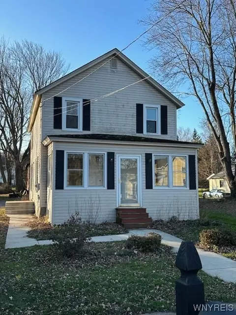 11 Eagle St, Hanover, NY 14062