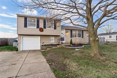 1324 Crescent Dr, Evans, NY 14047