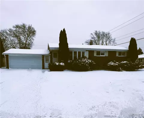 127 Fieldcrest Ct, West Seneca, NY 14224