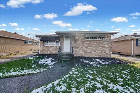 71 Lydia Ln, Cheektowaga, NY 14225