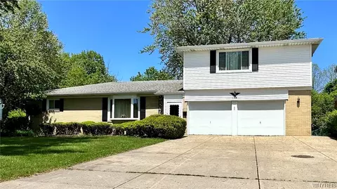 154 Garden Pkwy, Amherst, NY 14221