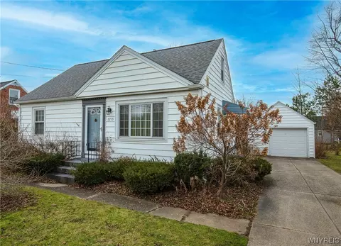 2253 Pleasant Ave, Lake View, NY 14085